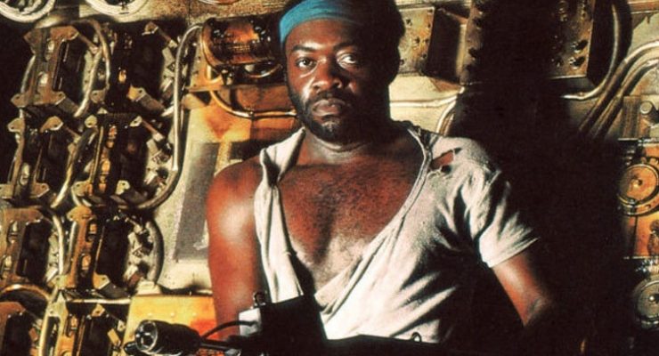Yaphet Kotto holding a gun in Alien movie still