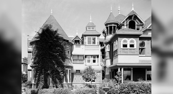A black and white picture of the Winchester Mystery House