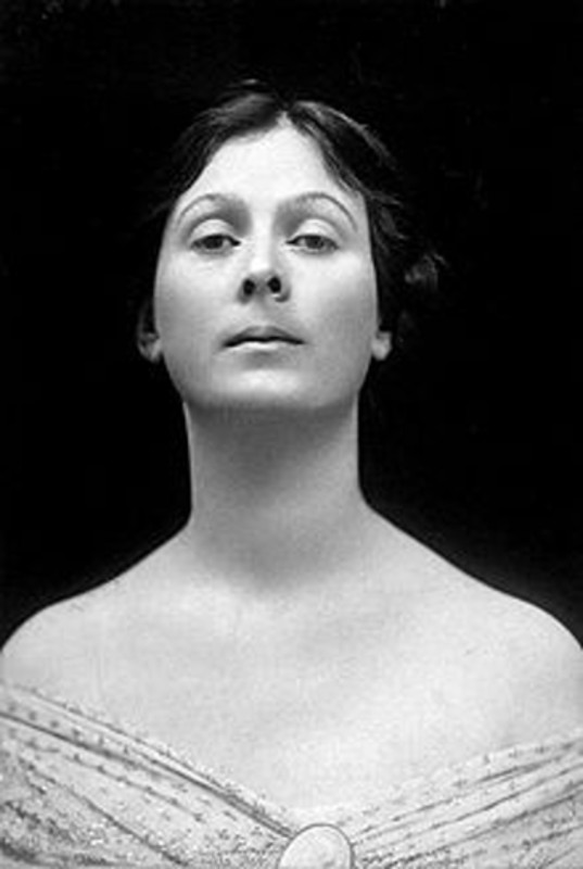 People are speculating that the ghost woman could be Isadora Duncan