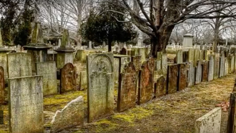 Turkish cemetery 'Crying Girl