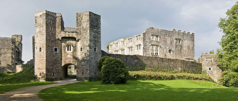 A new picture has emerged from the Berry Pomeroy castle that may depict the Pomeroy brothers, who leapt from the castle to their deaths in 1547