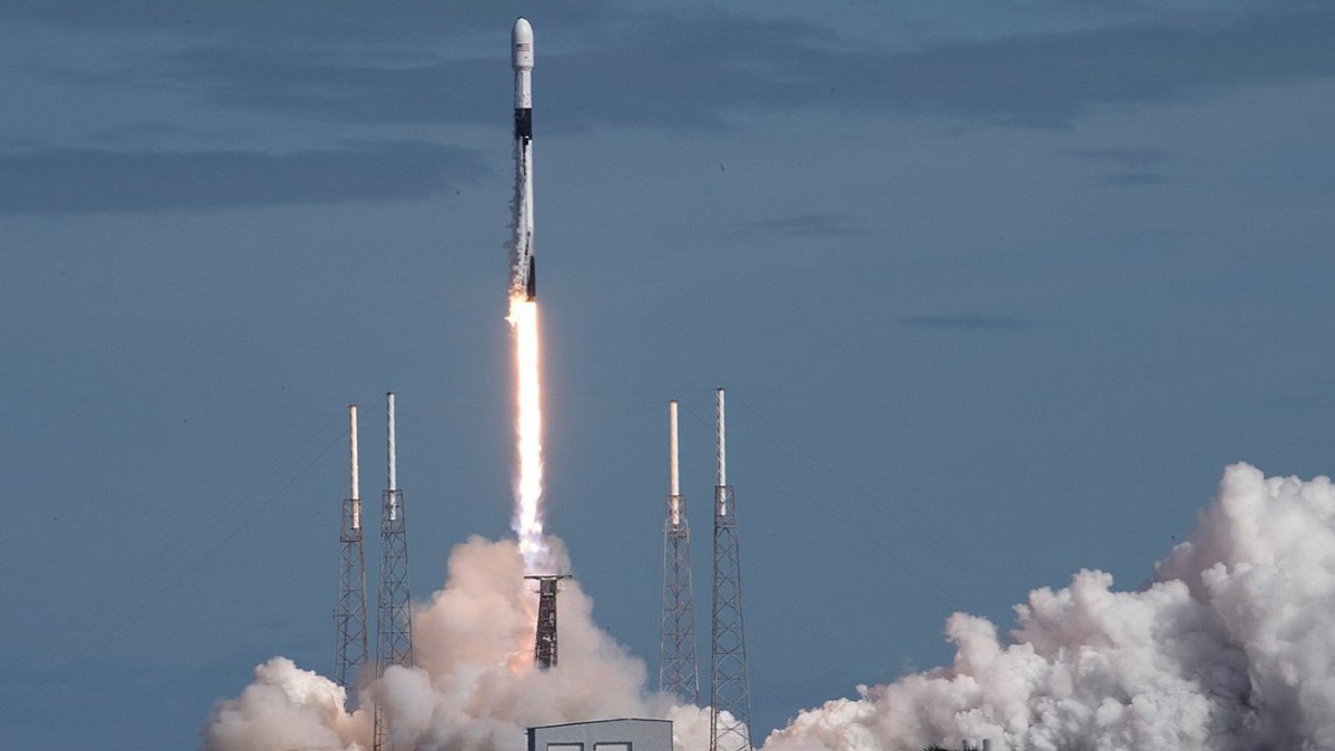 SpaceX-Falcon-9-lift-off