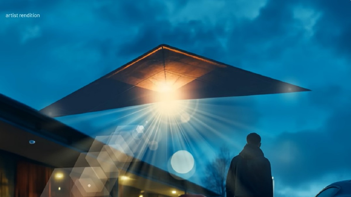 300-foot-triangular-UFO