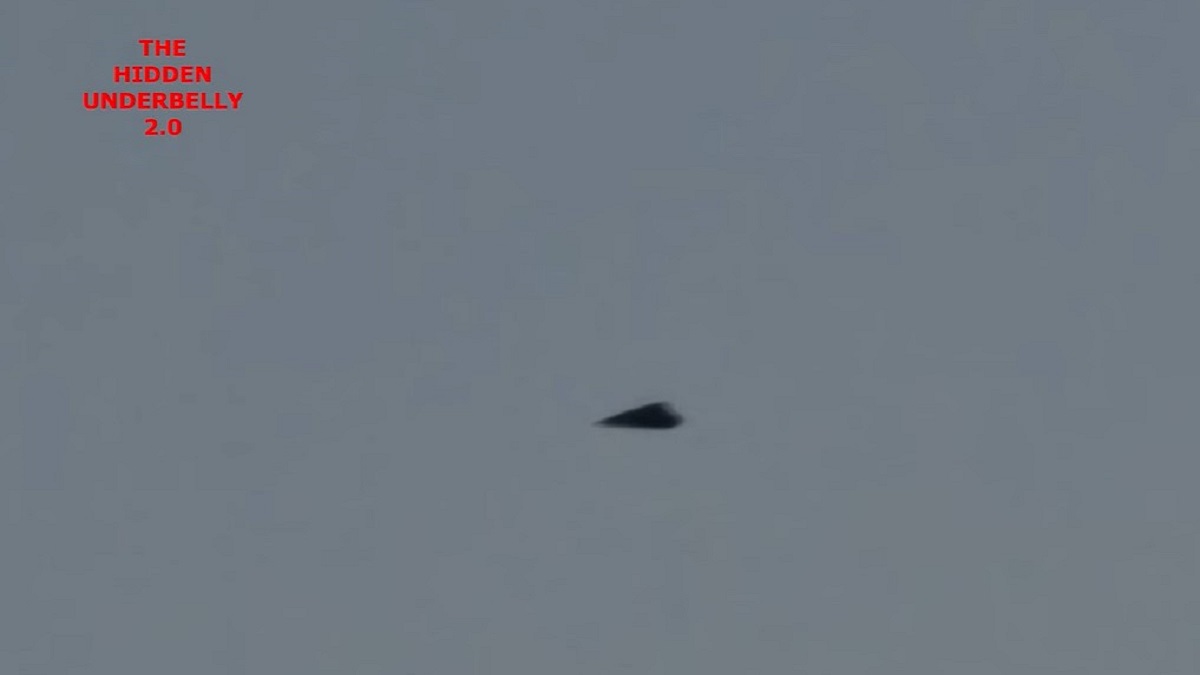 Black-triangle-UFO-over-Germany